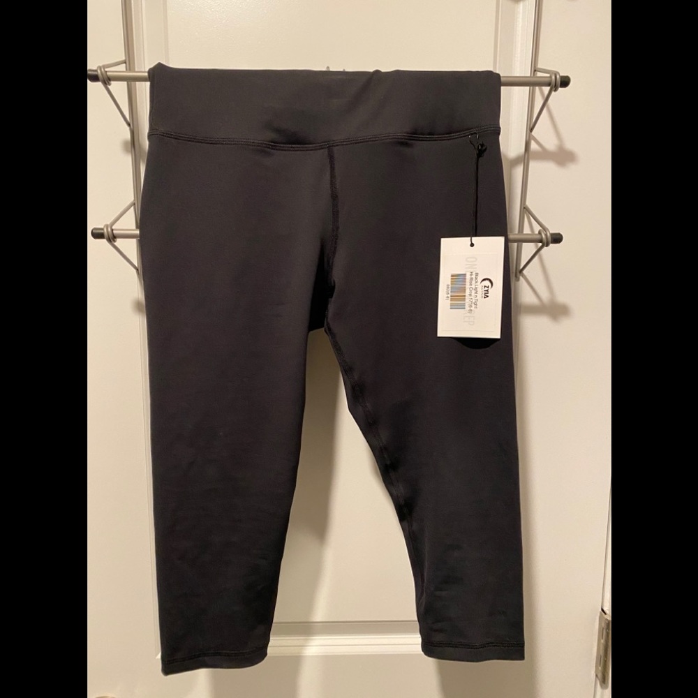 Zyia Light and Tight High Rise Crop 17” (6-8)
